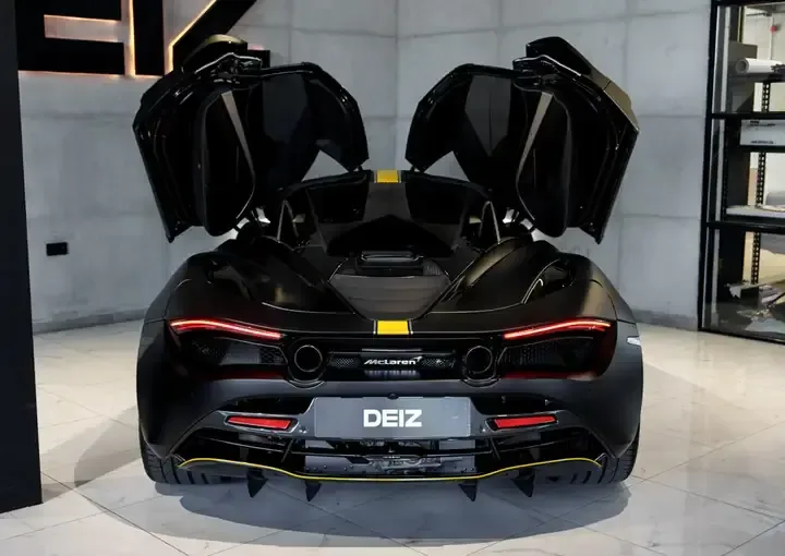 Mercedes-AMG vs Ferrari: Which One Should You Rent in Dubai?