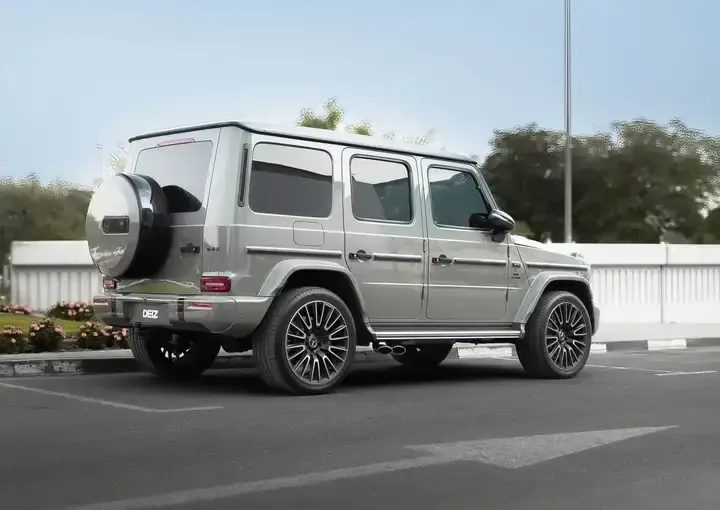 Bentley vs Mercedes-AMG: Which One Should You Rent in Dubai?