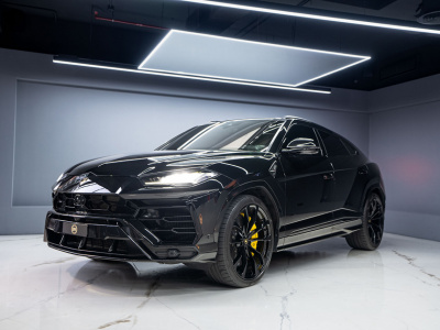 Lamborghini Urus Akrapovic