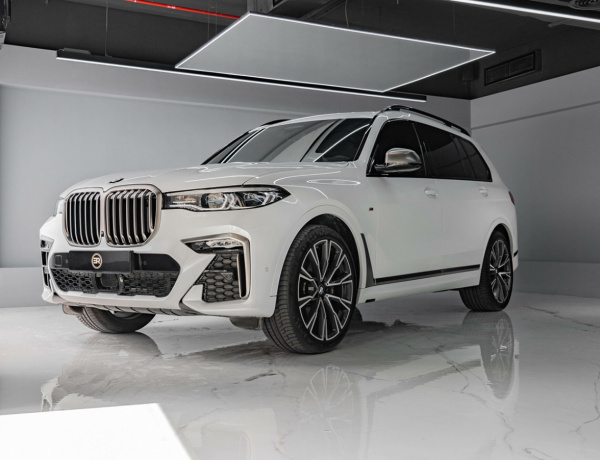 BMW X7 M50i