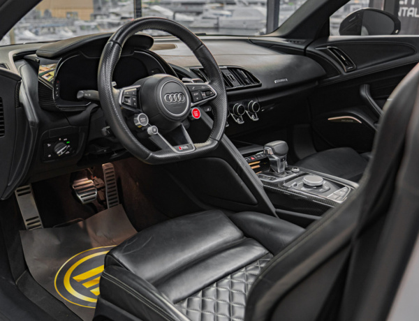 Audi R8 V10