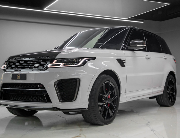 Range Rover SVR Beige